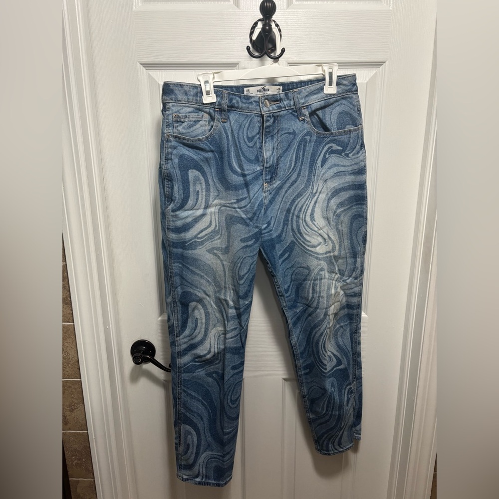 Hollister Co. Curvy High-Rise Mom Jean